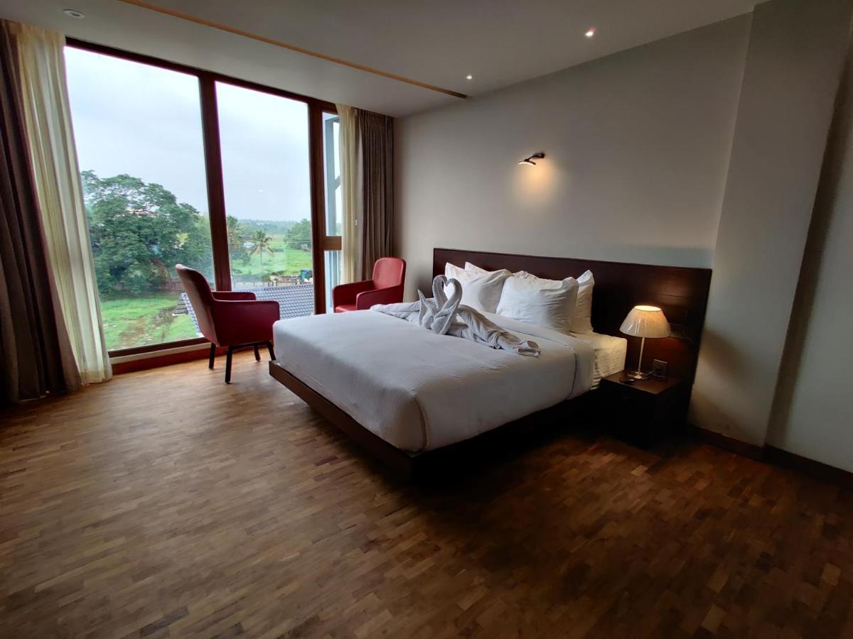 Florida Airport Hotel Kochi Nedumbassery Kültér fotó